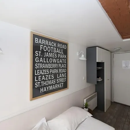 Studio Parisien 20m2 En Face Du Musee Grevin - 2p *