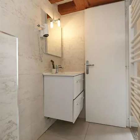 Studio Parisien 20m2 En Face Du Musee Grevin - 2p Apartamento París