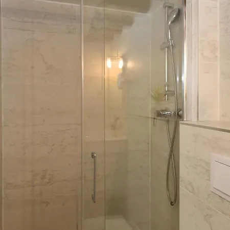 Apartamento Studio Parisien 20m2 En Face Du Musee Grevin - 2p París